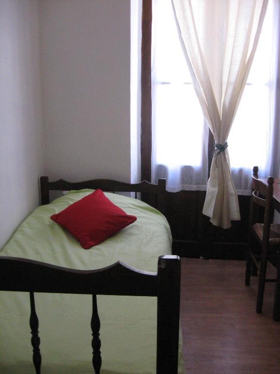 Hotel Notre Dame De Fourviere Lourdes Kamer foto