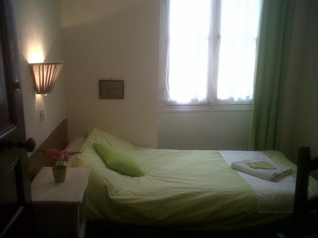 Hotel Notre Dame De Fourviere Lourdes Kamer foto